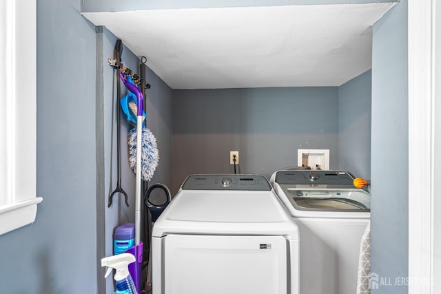 76 Woodland Dr, Keyport, NJ 07735 - laundry area featuring washing machine and dryer