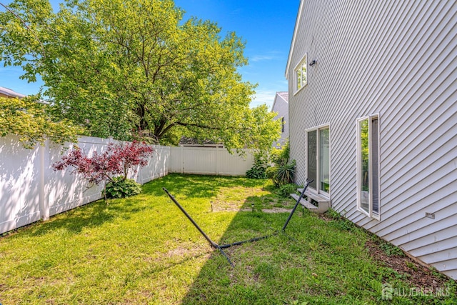 76 Woodland Dr, Keyport, NJ 07735 - view of yard