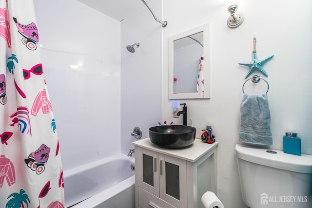 76 Woodland Dr, Keyport, NJ 07735 - full bathroom featuring shower / bathtub combination with curtain, vanity, and toilet