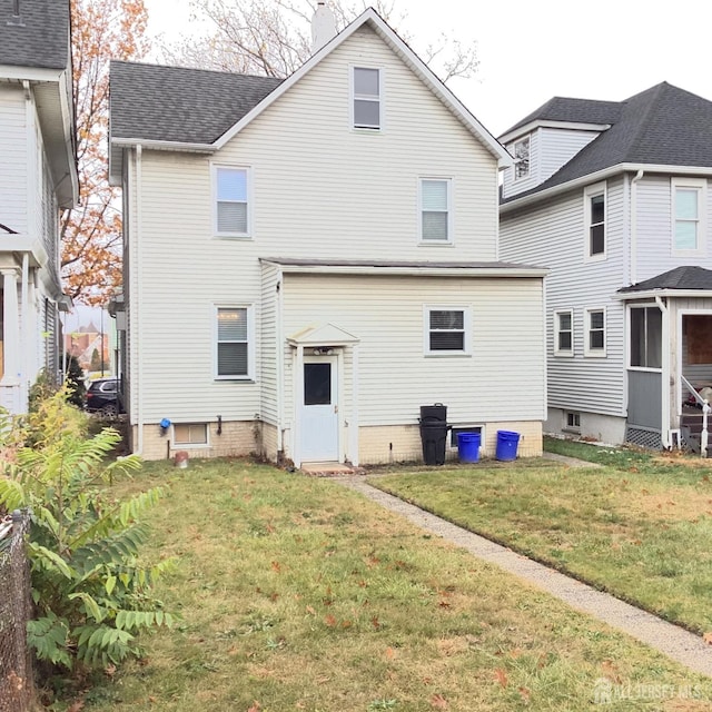 back of house featuring a yard