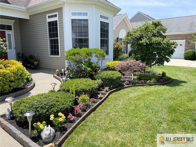 view of yard with a garage