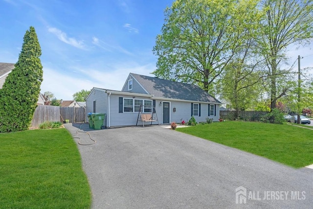 33 Altamont Rd, Edison, NJ 08817 - view of front of house with asphalt driveway