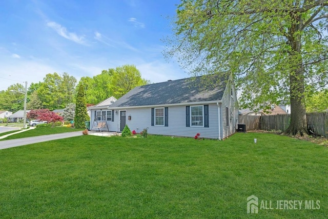33 Altamont Rd, Edison, NJ 08817 - view of front of property featuring roof with shingles and driveway