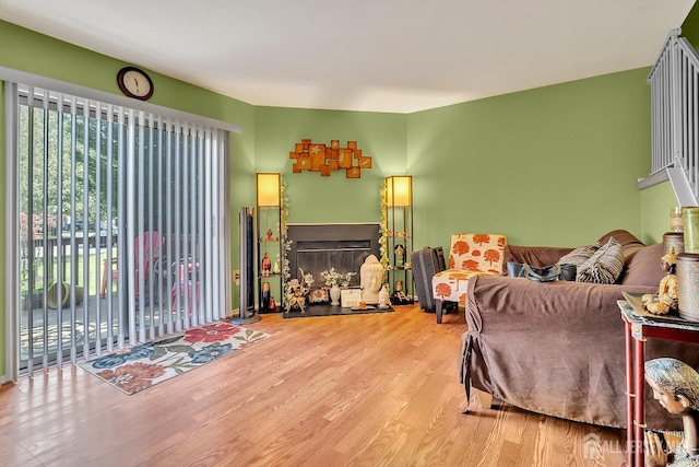 122 Salem Rd, North Brunswick, NJ 08902 - living area with wood finished floors