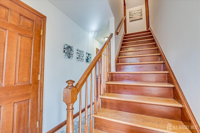 27 Vermont Ave, Franklin, NJ 08823 - view of stairs