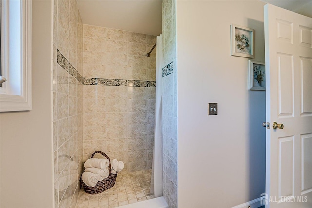 27 Vermont Ave, Franklin, NJ 08823 - bathroom featuring tiled shower
