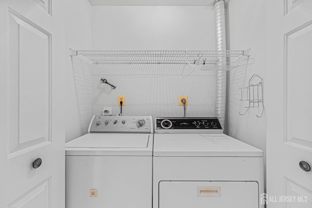 714 Victoria Ct Unit B, Monroe, NJ 08831 - laundry room with washer and clothes dryer