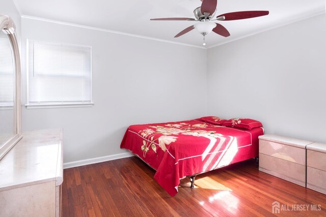 bedroom featuring ornamental molding, dark hardwood / wood-style floors, and ceiling fan