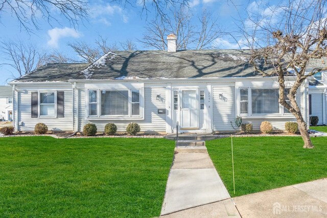 view of front of house with a front lawn