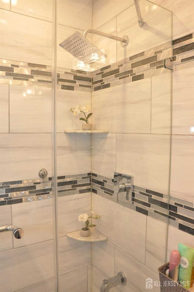 195-195 Wachung Ter, Scotch Plains, NJ 07076 - full bathroom with tiled shower