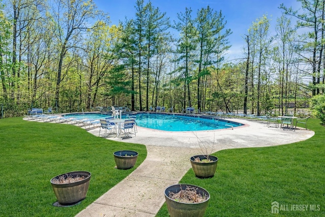 145 Wilcox Ct Unit 79, Old Bridge, NJ 07747 - community pool with a lawn and a patio area