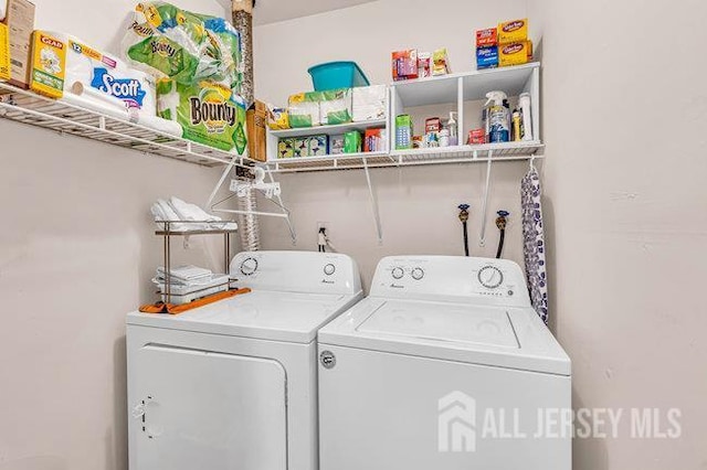 13 Ohio Ct Unit 13, Middlesex, NJ 07747 - laundry area featuring independent washer and dryer