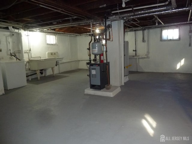 basement with sink and washer / clothes dryer