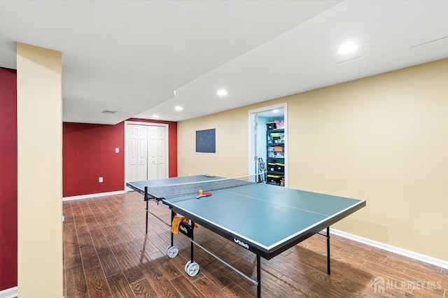 rec room featuring recessed lighting, baseboards, and wood finished floors