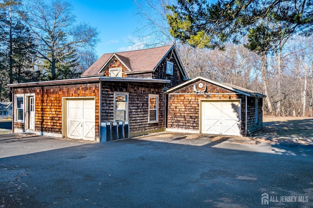 404 Mountainview Ter, Dunellen, NJ 08812 - garage with driveway