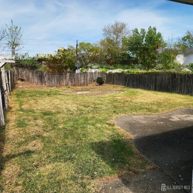 694 Vincent Pl, Perth Amboy, NJ 08861 - view of yard