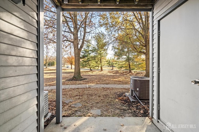 view of yard featuring central AC unit