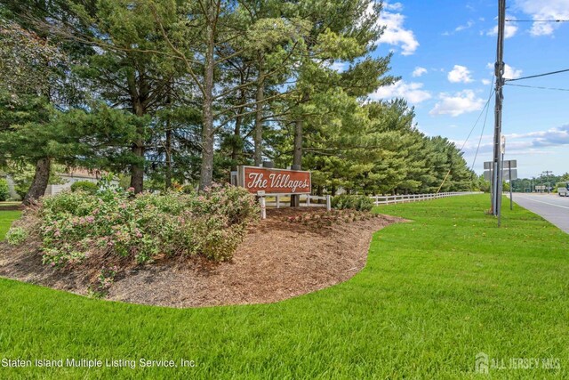 view of home's community featuring a lawn