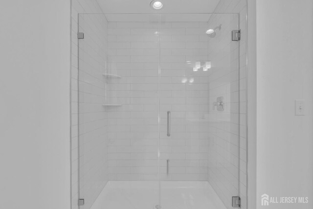 details featuring a shower with shower door