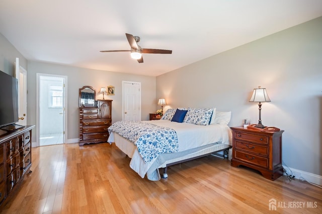 bedroom with light wood-style floors, baseboards, and ceiling fan
