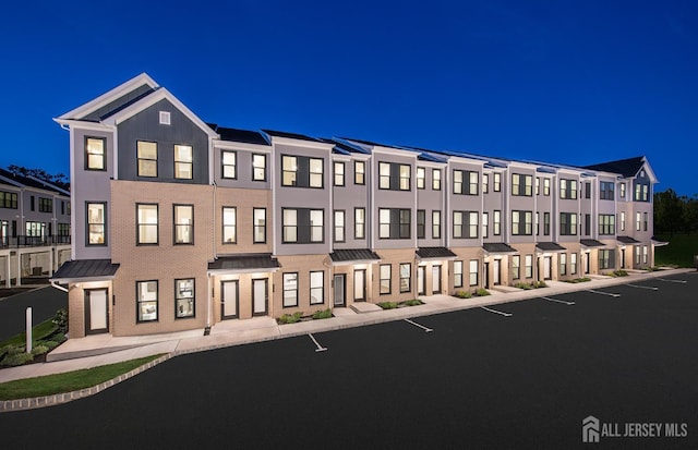 302 Nash Ave, West Windsor, NJ 08550 - view of property at night