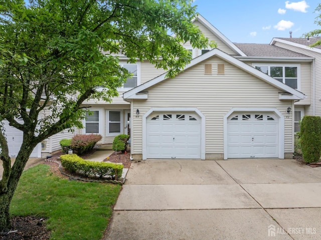 44 Treat Ln, East Brunswick, NJ 08816 - traditional-style house featuring driveway and an attached garage