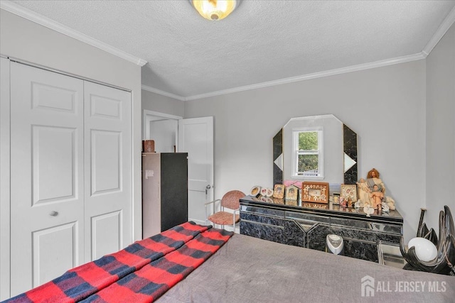 218 Winthrop Ave, Moorestown, NJ 08057 - bedroom with crown molding, a closet, and a textured ceiling