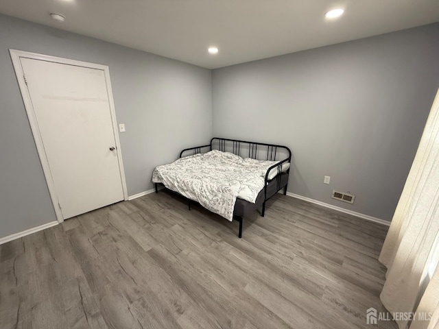 104 Morgan Pl E, Brunswick, NJ 08816 - bedroom featuring wood finished floors, recessed lighting, and baseboards