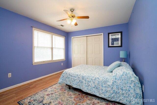 3 Clark Ct, Monroe, NJ 08831 - bedroom with baseboards, visible vents, a ceiling fan, wood finished floors, and a closet