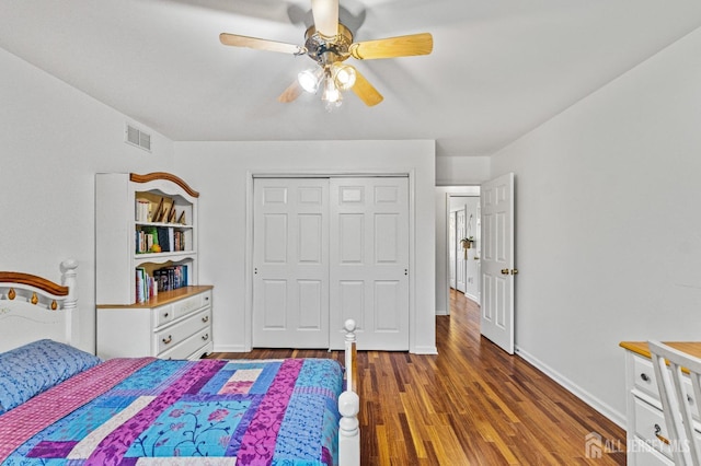 bedroom featuring ceiling fan, dark hardwood / wood-style floors, and a closet