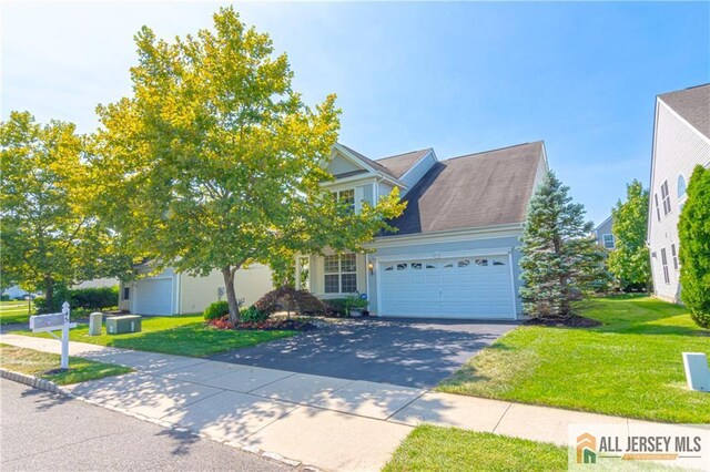 view of front of home featuring a front lawn and a garage