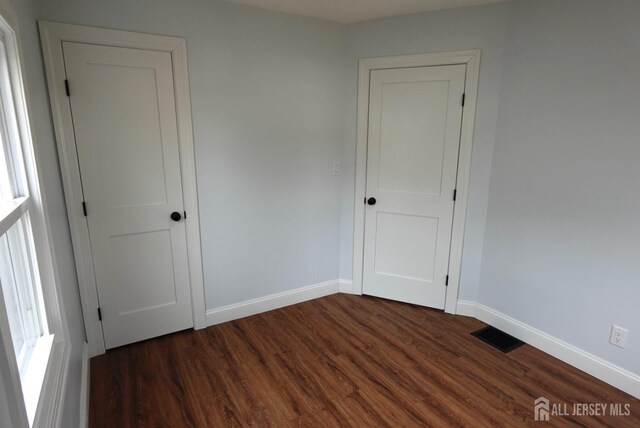 spare room with dark hardwood / wood-style floors