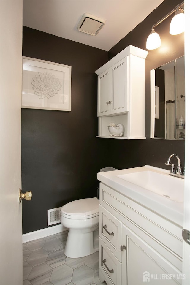 71 S Sagamore Ave, Edison, NJ 08820 - bathroom featuring vanity, toilet, and baseboards