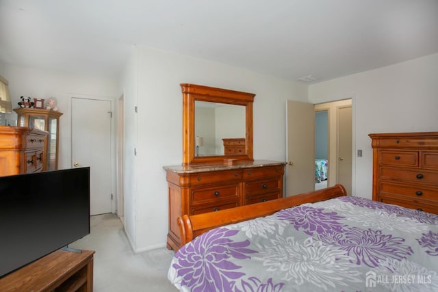 71 S Sagamore Ave, Edison, NJ 08820 - bedroom with light carpet
