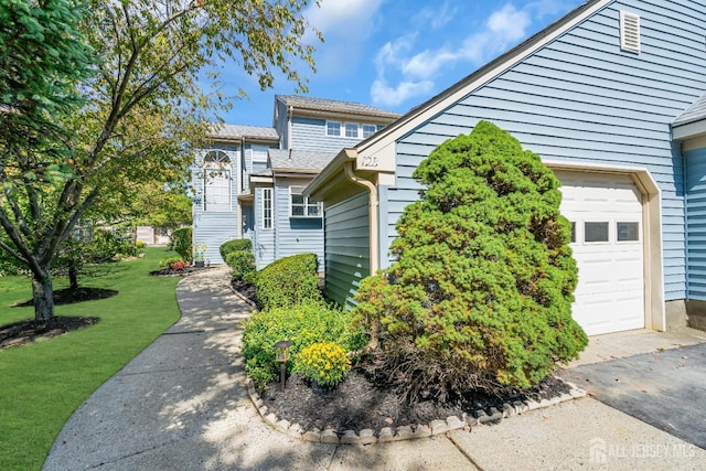 view of front facade with a front yard and an attached garage