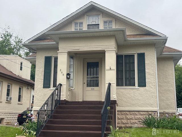 309 S 2nd Ave S, Highland Park, NJ 08904 - bungalow featuring stucco siding