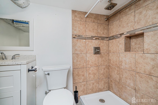 61 Trinity Ln, Woodbridge Proper, NJ 07095 - bathroom featuring a tile shower and vanity