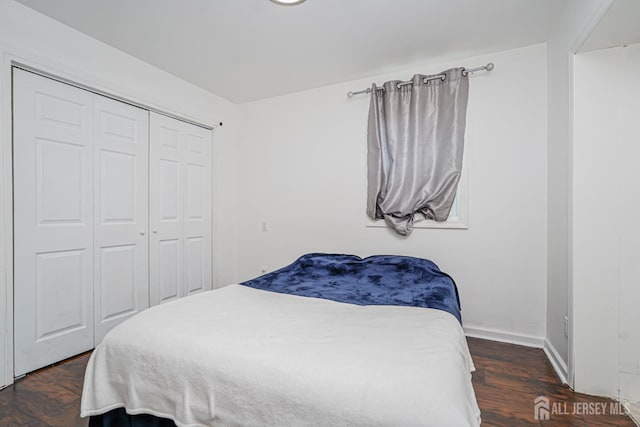 61 Trinity Ln, Woodbridge Proper, NJ 07095 - bedroom featuring a closet and baseboards
