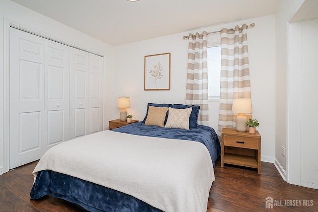 61 Trinity Ln, Woodbridge Proper, NJ 07095 - bedroom featuring dark wood finished floors and a closet