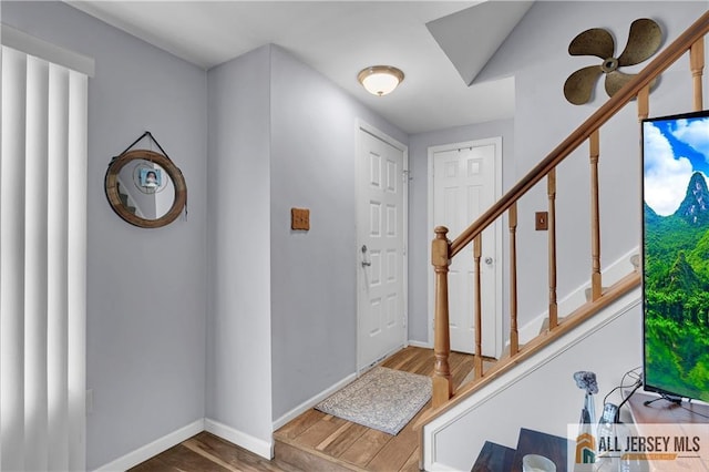 20 Karwatt Ct, Sayreville, NJ 08872 - foyer with wood finished floors, stairs, and a ceiling fan