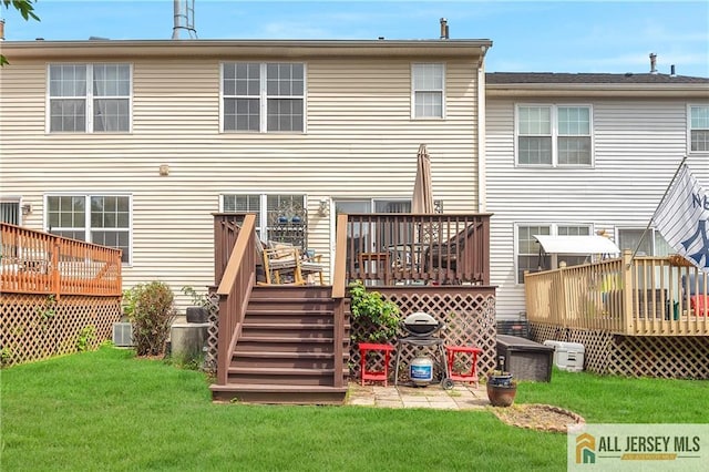 20 Karwatt Ct, Sayreville, NJ 08872 - rear view of property with a wooden deck and a lawn