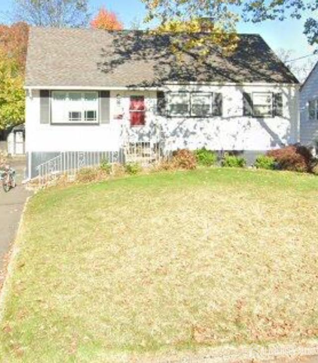 view of front of house with a front lawn