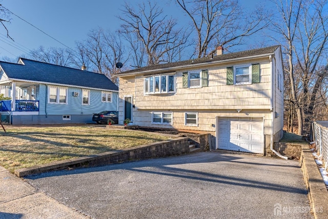 view of front of home featuring a front yard and a garage