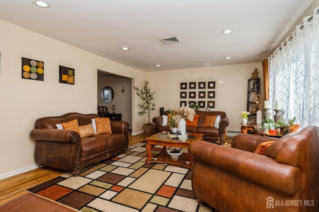 living room featuring recessed lighting, baseboards, light wood finished floors, and visible vents