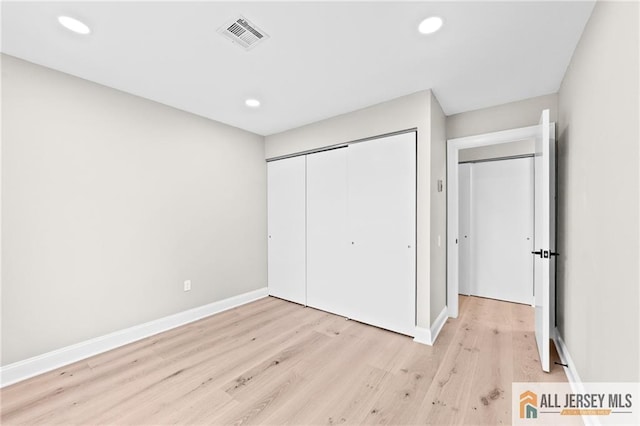 442 Dahlia Plz Unit 442A, Monroe, NJ 08831 - unfurnished bedroom featuring light wood finished floors, a closet, and recessed lighting