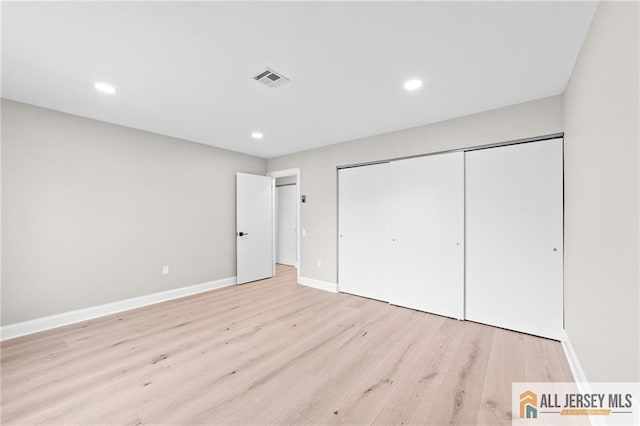 442 Dahlia Plz Unit 442A, Monroe, NJ 08831 - unfurnished bedroom featuring light wood finished floors, a closet, and recessed lighting
