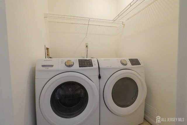 14 Carriage Pl, Edison, NJ 08820 - laundry room featuring separate washer and dryer