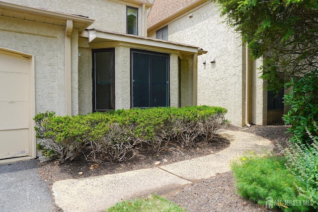 14 Carriage Pl, Edison, NJ 08820 - doorway to property featuring stucco siding