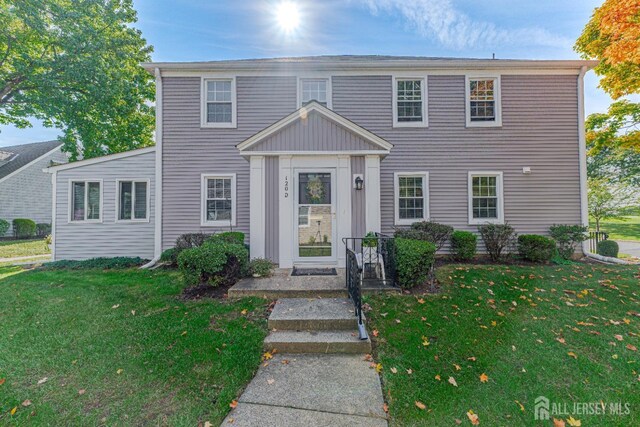 view of front of property with a front yard