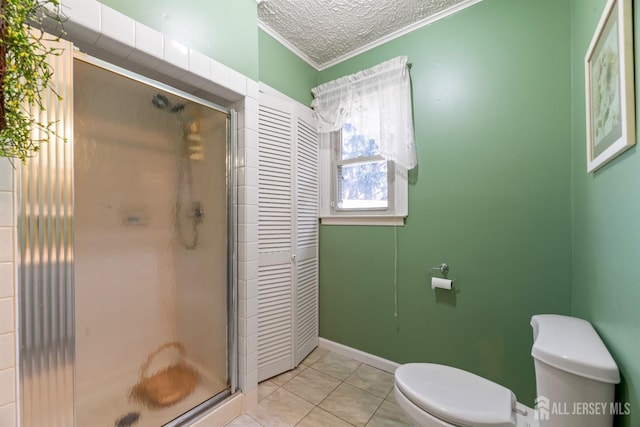 full bathroom featuring toilet, a textured ceiling, a shower stall, and ornamental molding